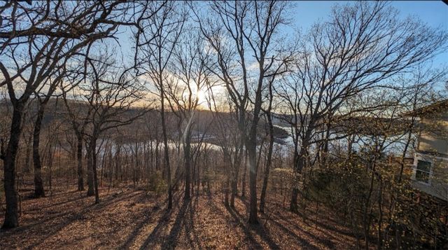 303 Ridge Road, Eureka Springs, AR 72631