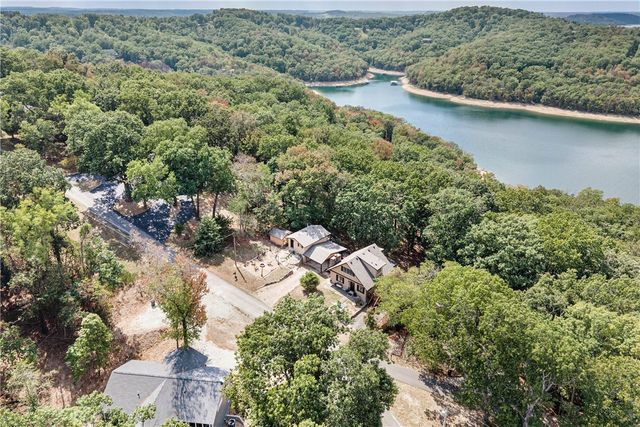 303 Ridge Road, Eureka Springs, AR 72631