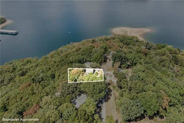 303 Ridge Road, Eureka Springs, AR 72631