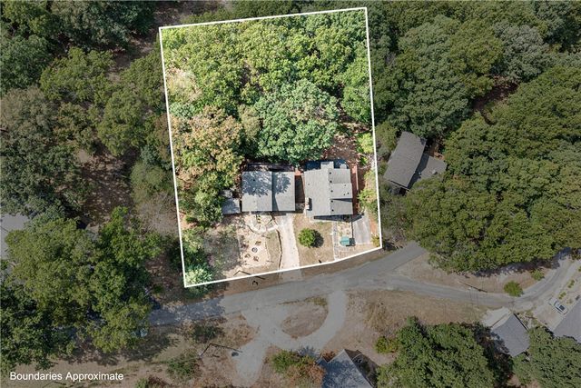 303 Ridge Road, Eureka Springs, AR 72631