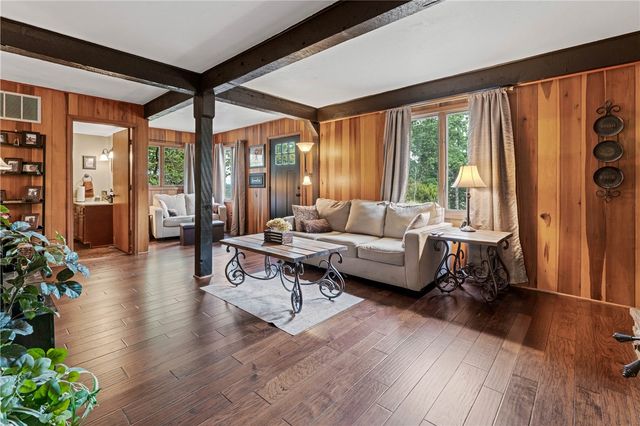 303 Ridge Road, Eureka Springs, AR 72631