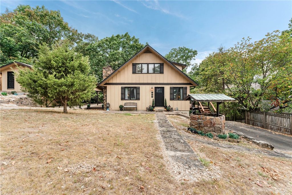 303 Ridge Road, Eureka Springs, AR 72631