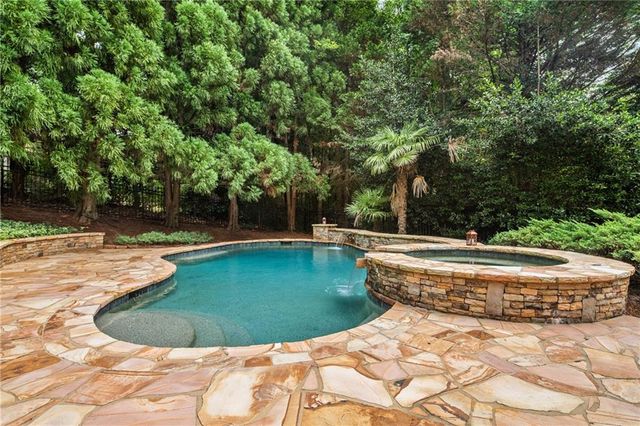 2359 Glenmore Lane, Snellville, GA 30078