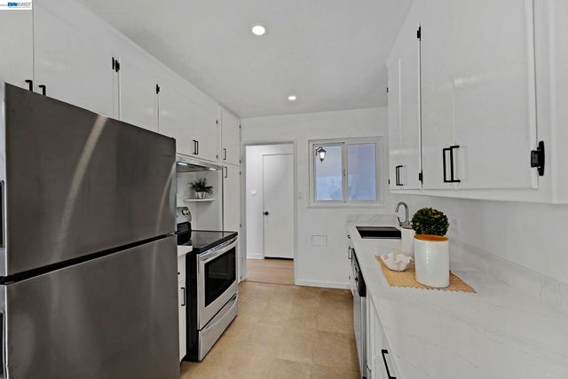 18595 Laredo Rd, Castro Valley, CA 94546