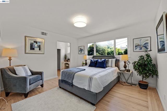 18595 Laredo Rd, Castro Valley, CA 94546