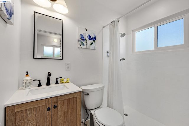 18595 Laredo Rd, Castro Valley, CA 94546