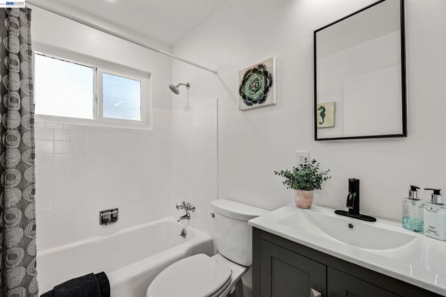 18595 Laredo Rd, Castro Valley, CA 94546