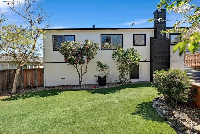 18595 Laredo Rd, Castro Valley, CA 94546