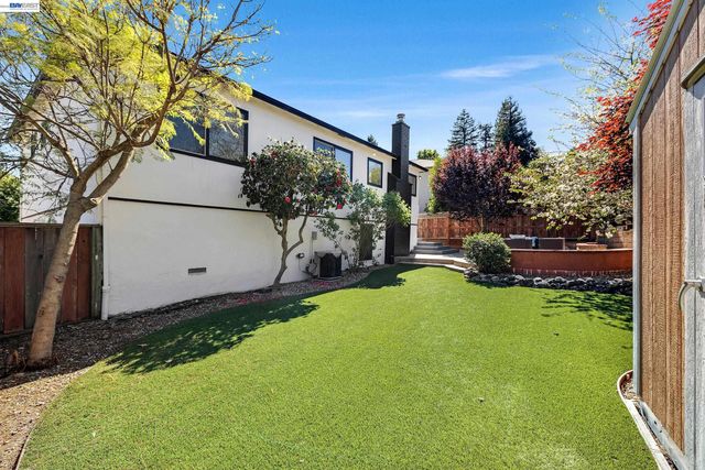 18595 Laredo Rd, Castro Valley, CA 94546