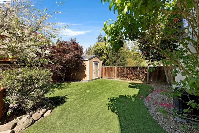 18595 Laredo Rd, Castro Valley, CA 94546