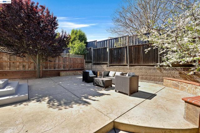 18595 Laredo Rd, Castro Valley, CA 94546