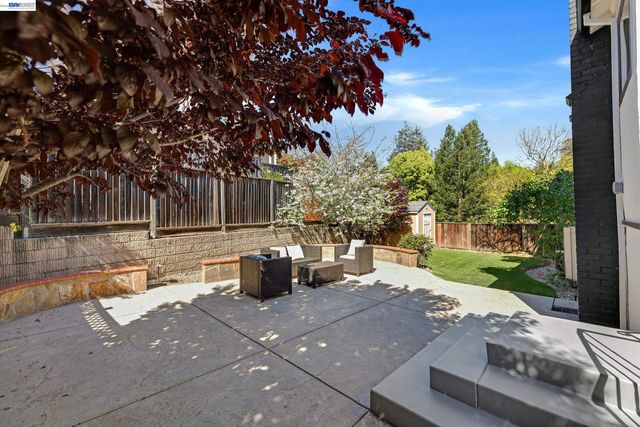 18595 Laredo Rd, Castro Valley, CA 94546