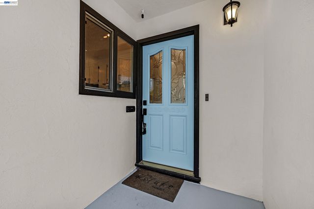 18595 Laredo Rd, Castro Valley, CA 94546