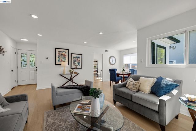 18595 Laredo Rd, Castro Valley, CA 94546