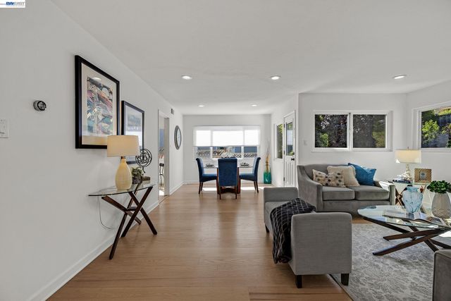 18595 Laredo Rd, Castro Valley, CA 94546