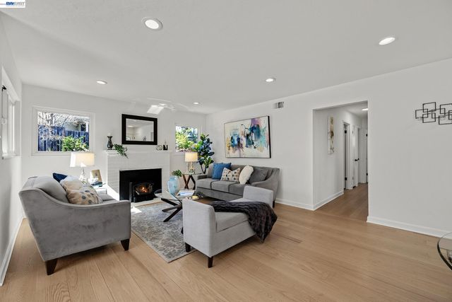 18595 Laredo Rd, Castro Valley, CA 94546