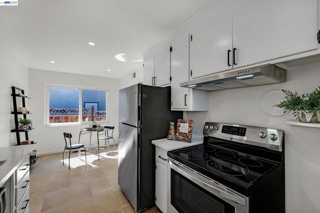 18595 Laredo Rd, Castro Valley, CA 94546