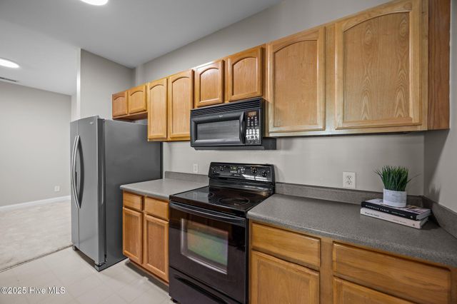 1944 Tara Court 202, Greenville, NC 27858