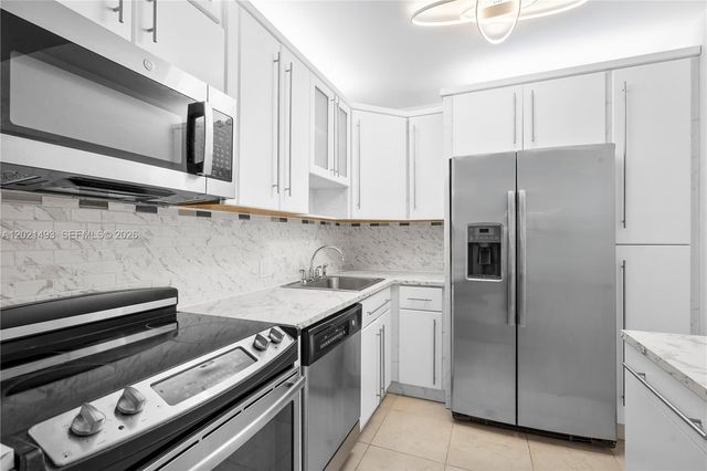 20335 W Country Club Dr 404, Aventura, FL 33180