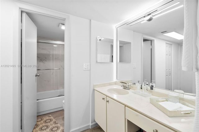 20335 W Country Club Dr 404, Aventura, FL 33180