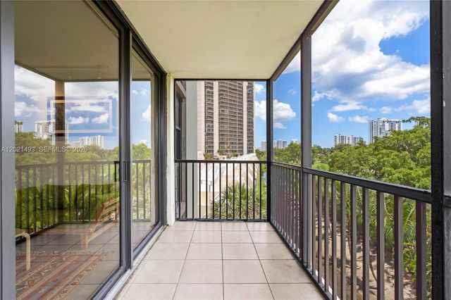 20335 W Country Club Dr 404, Aventura, FL 33180