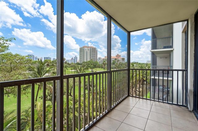 20335 W Country Club Dr 404, Aventura, FL 33180