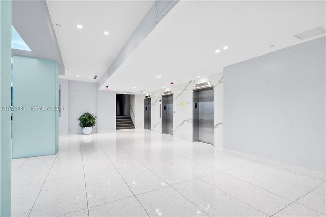 20335 W Country Club Dr 404, Aventura, FL 33180