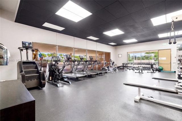 20335 W Country Club Dr 404, Aventura, FL 33180