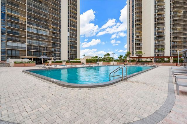 20335 W Country Club Dr 404, Aventura, FL 33180