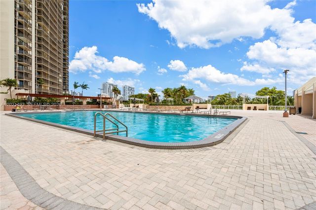 20335 W Country Club Dr 404, Aventura, FL 33180