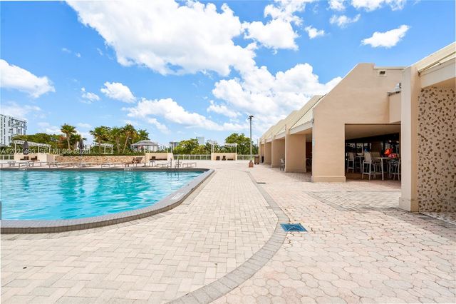 20335 W Country Club Dr 404, Aventura, FL 33180