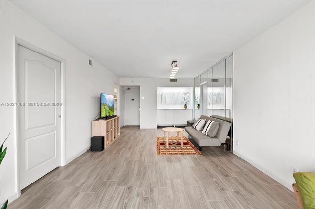 20335 W Country Club Dr 404, Aventura, FL 33180