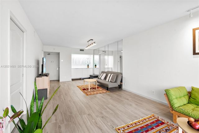 20335 W Country Club Dr 404, Aventura, FL 33180