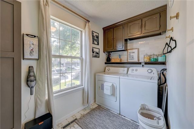 1305 NE Quail Walk Drive, Blue Springs, MO 64014