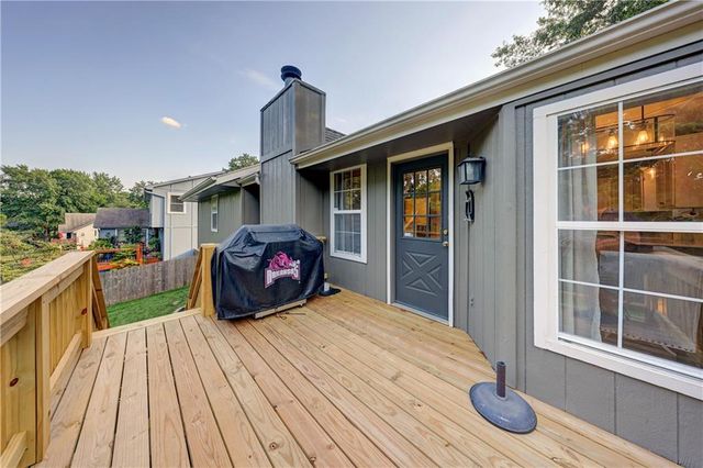 1305 NE Quail Walk Drive, Blue Springs, MO 64014