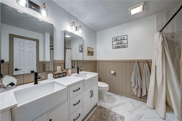 1305 NE Quail Walk Drive, Blue Springs, MO 64014