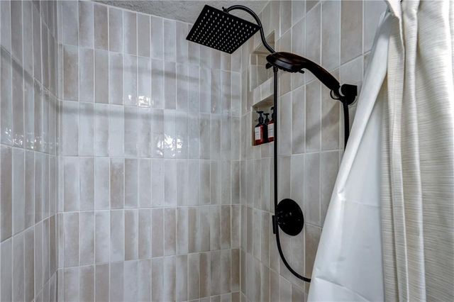 1305 NE Quail Walk Drive, Blue Springs, MO 64014