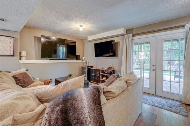 1305 NE Quail Walk Drive, Blue Springs, MO 64014