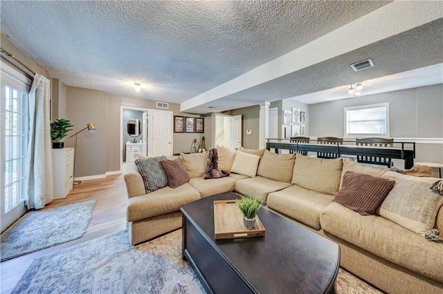 1305 NE Quail Walk Drive, Blue Springs, MO 64014