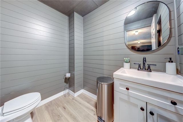 1305 NE Quail Walk Drive, Blue Springs, MO 64014