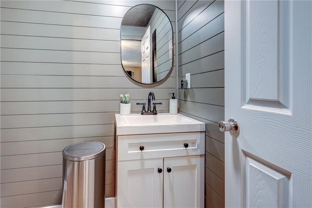 1305 NE Quail Walk Drive, Blue Springs, MO 64014