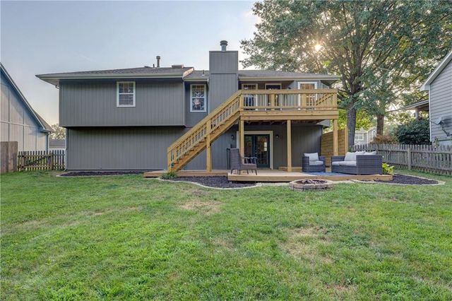 1305 NE Quail Walk Drive, Blue Springs, MO 64014