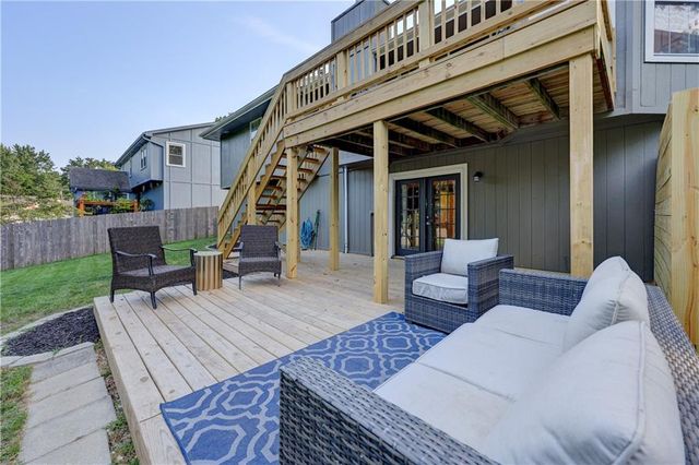 1305 NE Quail Walk Drive, Blue Springs, MO 64014