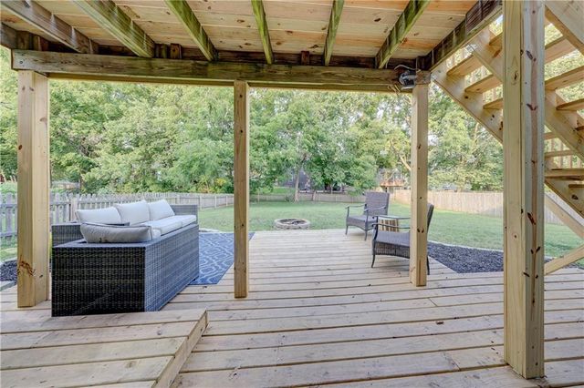 1305 NE Quail Walk Drive, Blue Springs, MO 64014