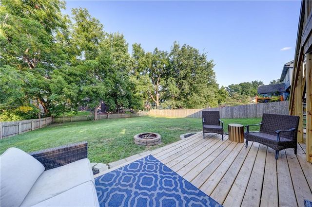 1305 NE Quail Walk Drive, Blue Springs, MO 64014
