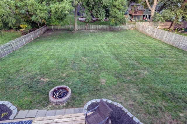 1305 NE Quail Walk Drive, Blue Springs, MO 64014