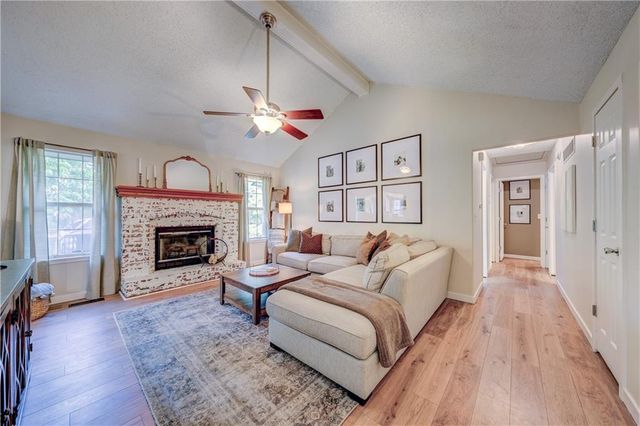 1305 NE Quail Walk Drive, Blue Springs, MO 64014