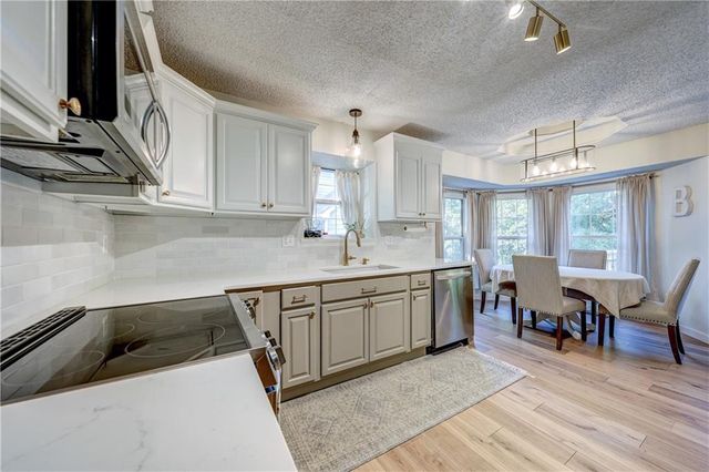 1305 NE Quail Walk Drive, Blue Springs, MO 64014