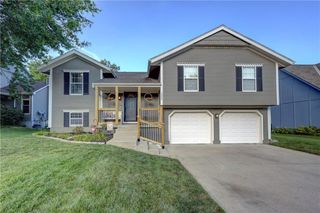 1305 NE Quail Walk Drive, Blue Springs, MO 64014