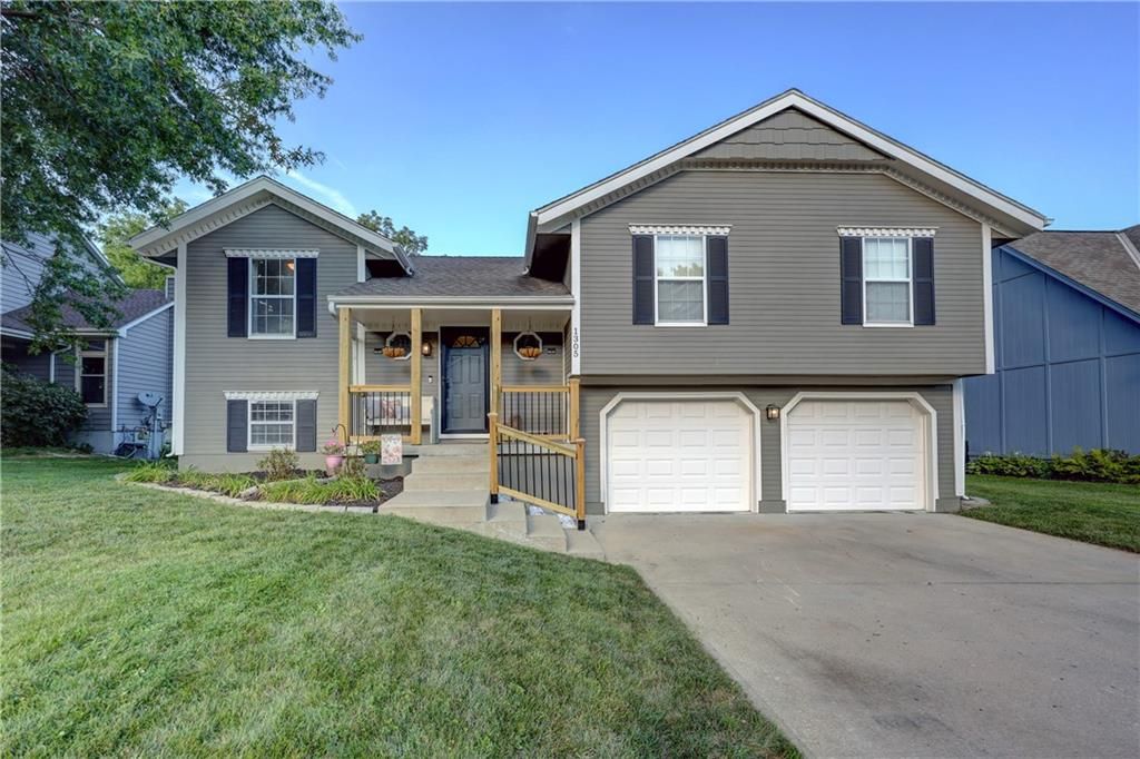 1305 NE Quail Walk Drive, Blue Springs, MO 64014